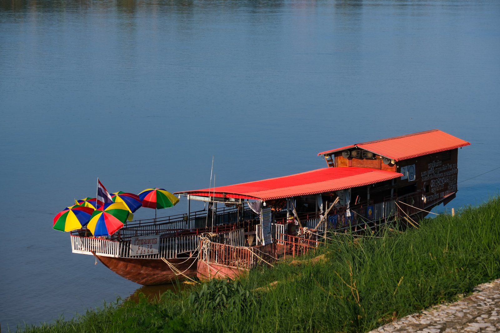 เรือกาญจนาทราเวล